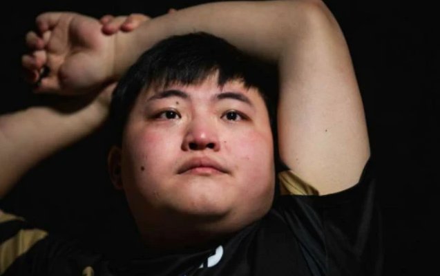 RNG|NEST电竞春晚，RNG全主力小虎却替补，IG宁王坐冷板凳