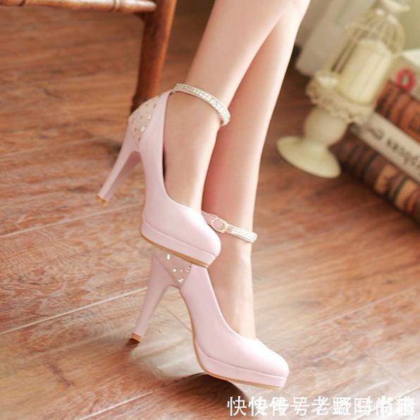 高跟鞋 穿上这样一双高跟鞋,瞬间显现你优美的身段