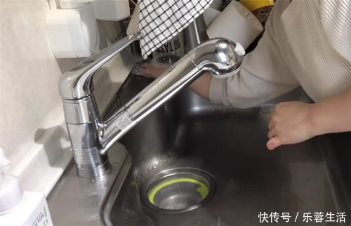 厨房|日本主妇怎么收纳厨房水槽?细节满满的收纳整理术,让厨房更整洁