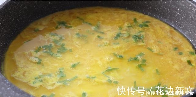白开水炒鸡蛋|教你用白开水炒鸡蛋，1滴油不加，做出来比油炒的还鲜嫩好吃