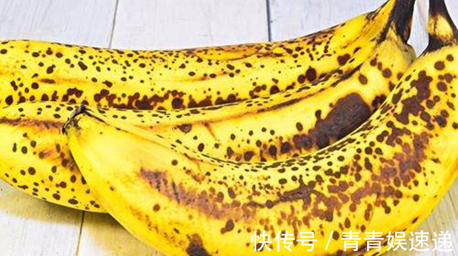 香蕉皮|发黑的香蕉还能吃吗健康专家告诉答案，记得告诉家人！