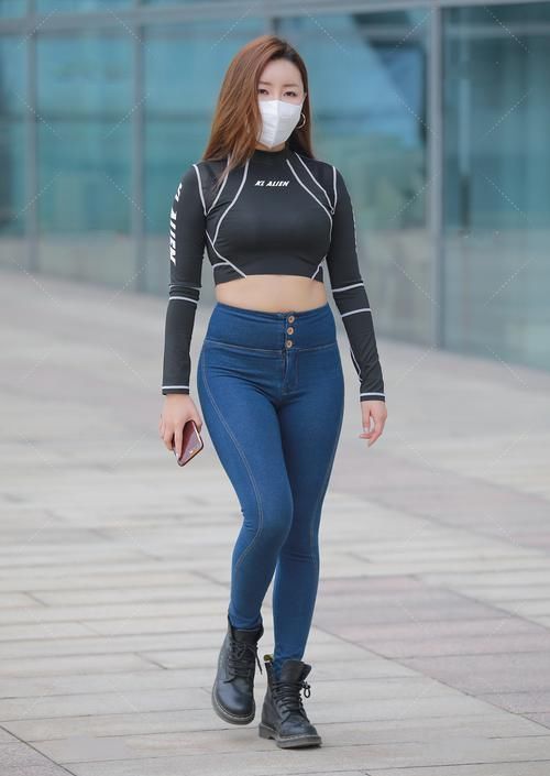 干练|健身装与牛仔裤的干练帅气，不同风格的单品也可以搭配起来