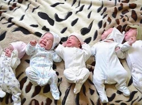 妻子怀|爸爸姓“杨”,妻子一连生下五个宝宝,丈夫起的名字民警都称绝了