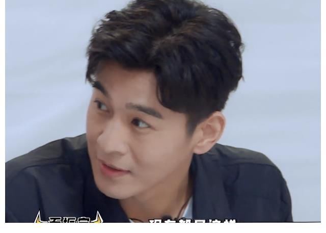 乔振宇不满鲜肉艺人们迟到让自己久等,吴奇隆开口顺利化解尴尬