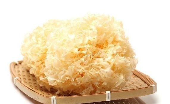 营养成分|35岁后的女性，4种碱性食物常吃，补充雌激素，更有“女人味”！