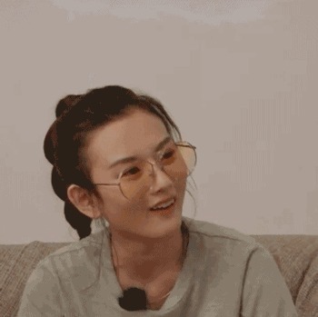 牛仔装|牛仔装怎么穿才好看，看小宋佳的牛仔私服搭配，时髦减龄又高级