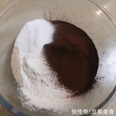便当|今晚花10分钟做好香蕉布朗尼，明天便当就吃它