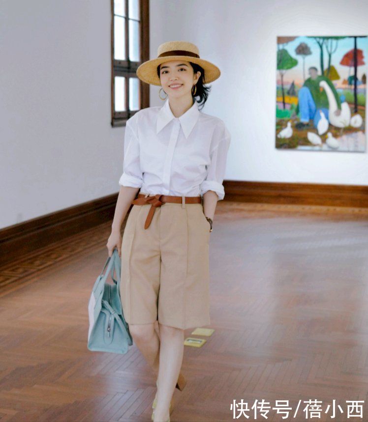 白色衬衫|女人一定要学会穿“衬衫”！早秋11套简约搭配look，减龄又气质