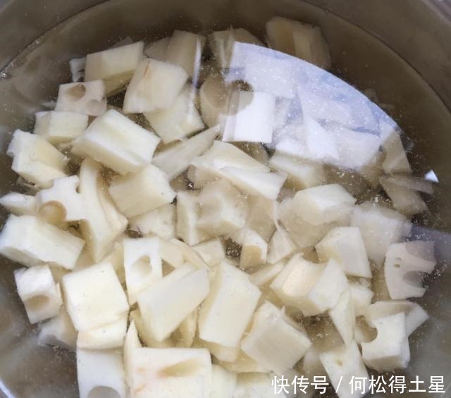 小丁|莲藕最经典的吃法酸辣藕丁，美容养颜还开胃！