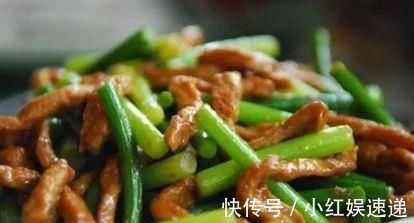 肉丝|炒蒜苔时,直接炒是大错特错的少了这1步,蒜苔不香,还不入味
