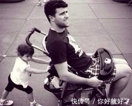 熊爸爸|熊爸爸带孩子: 当宝宝穿上熊爸爸的衣服之后,还是有模有样的