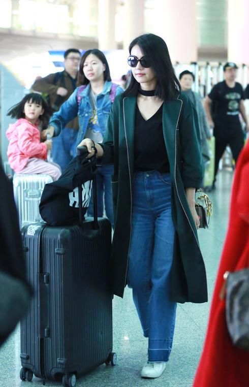 穿出高级|高圆圆真是天生丽质！“睡袍”也穿出时尚感，慵懒简约不失女人味