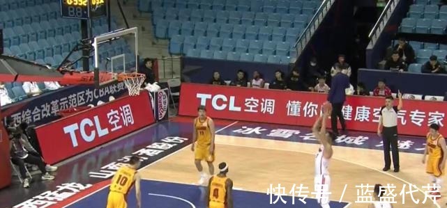 邢志强|不愧男篮一哥!易建联下场,谁注意杜锋举动,也就阿联有这待遇了!