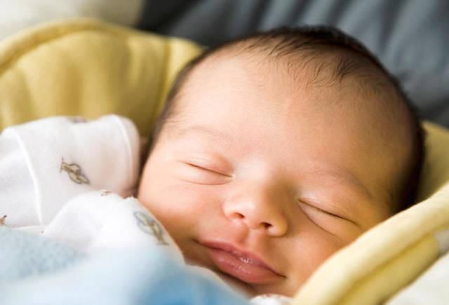 家长们|“妈妈，耳朵好痒”，家长拿手电一照，差点出一身汗