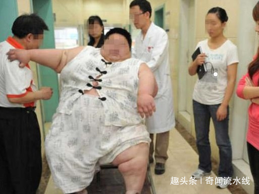 肥胖儿子意外去世,尸检时从体内拿出致死物,父母泣不成声