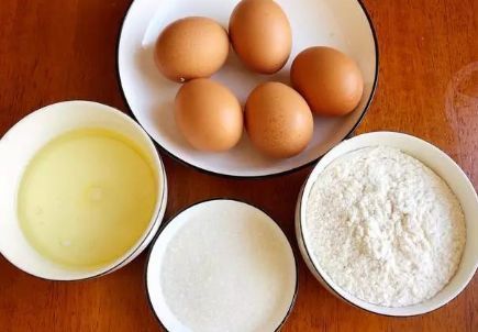 别再用电饭煲做蛋糕了,试试不锈钢盆蒸蛋糕,不分蛋,成功率更高