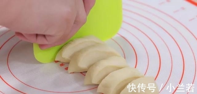 馒头|别只会做馒头,教你个新做法!既当早餐又当零食,好吃得不像话