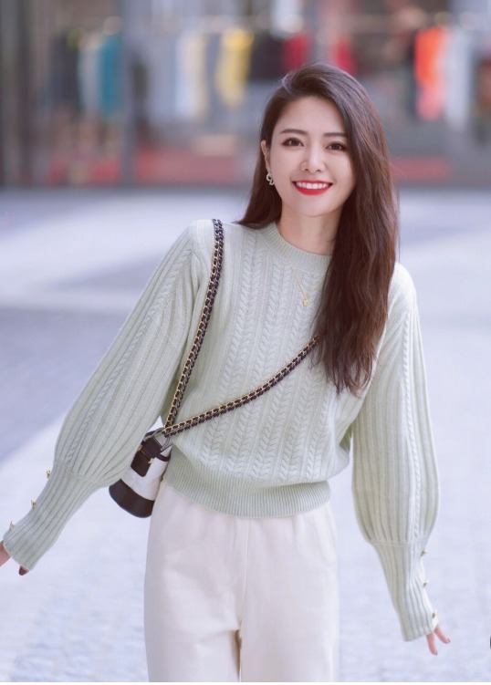 搭配 30+女人出门记得穿毛衣,学潮人这样搭,满足显瘦显高需求!