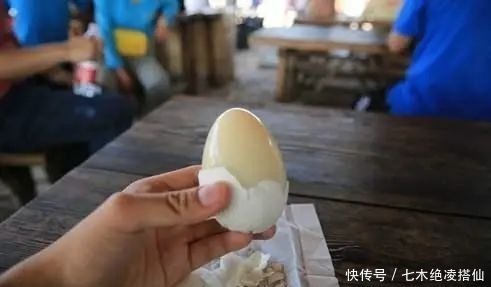 小鹅|为什么我们都吃鸡蛋，而鹅蛋那么大却很少人吃答案原来是