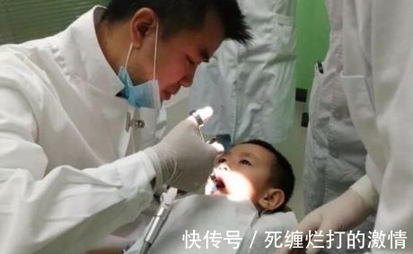 医院|男孩因口臭被孤立,爸爸带到医院去检查,张嘴后医生都吐了