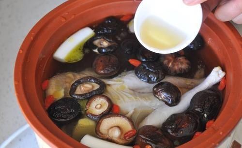 妈妈|怀孕期间,这4种汤要经常喝,有助于胎儿大脑发育