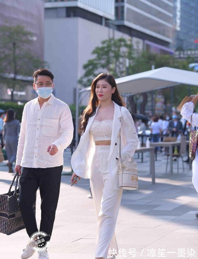 显瘦 光彩夺目的打底裤显瘦好搭配,显得身材妩媚动人,清爽舒适!