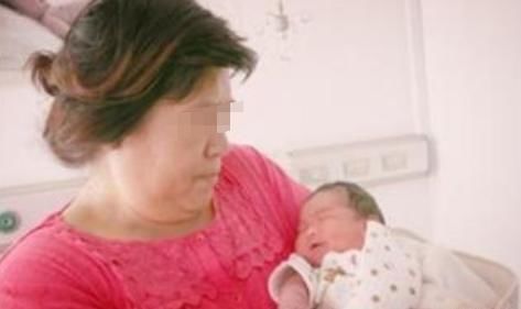 弟弟|“弟弟我养,那我儿子谁养”,大女儿绝望质问,却被父母无情嘲讽