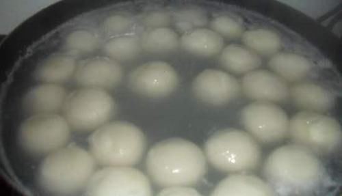 煮速冻汤圆,不要水开了才下锅,教你正确做法,汤圆完整不露馅
