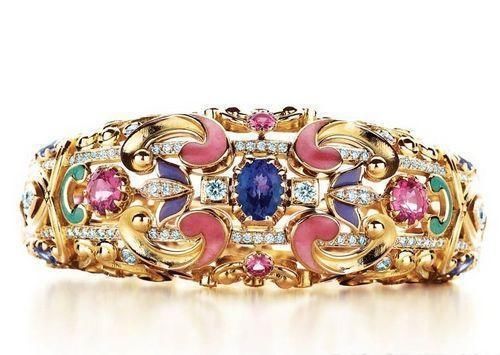 名人以首饰为点缀,用优雅珠宝搭配,从而留下传世般亮丽形象示人