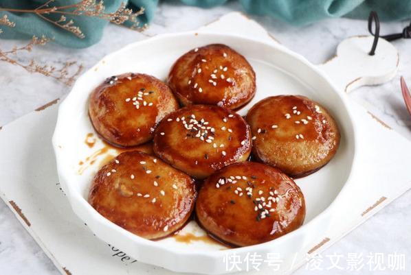 芋头做成的红糍粑，1块芋头1把糯米饭，软糯又香甜