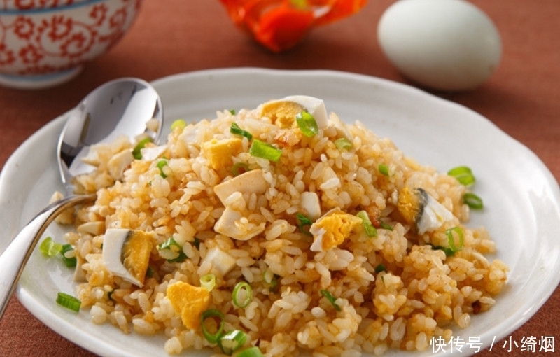 做法|剩米饭别扔了,用它做蛋炒饭,营养丰富,有肉有菜,做法还简单!