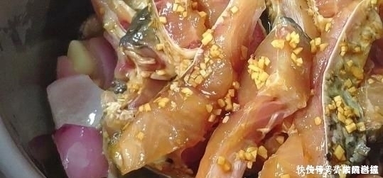烧鱼时,去腥加酒加醋是大错特错学会这一招,上桌连汤汁都不剩
