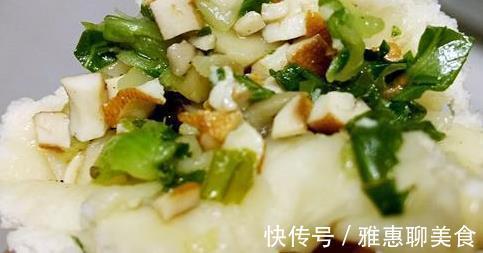 让青菜包子的绿色蔬菜变得绿色和新鲜，而且很香