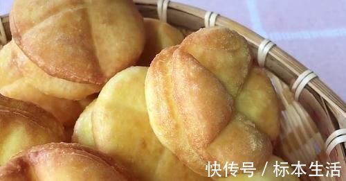 油饼|早餐不要出去买了，面粉里加1个鸡蛋，筷子一搅，2分钟就能吃