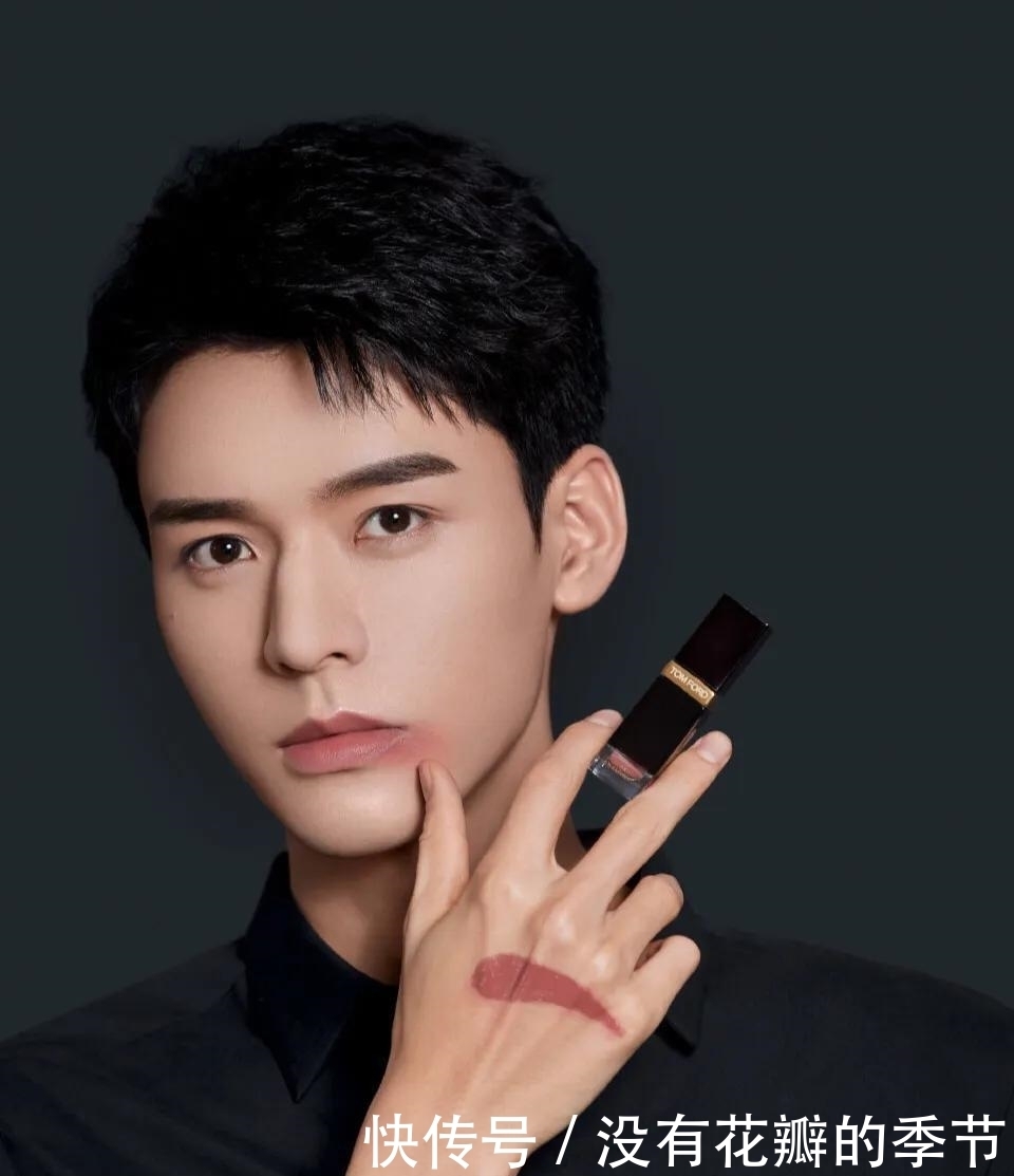 一支口红的"体面",张哲瀚龚俊直接让营销号"傻眼"