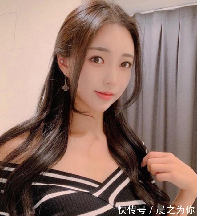 美女|韩国美女钟爱瑜伽,“葫芦形”曲线搭配逆天长腿,坐拥20万粉丝