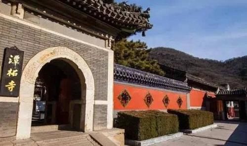 中国最牛的寺庙不是少林寺，位于北京市，而是武警轮流把守的它