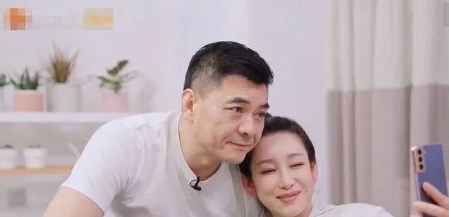 媳妇儿|秦海璐赖床不起，42岁生活不能自理，王新军包揽家务贴身伺候