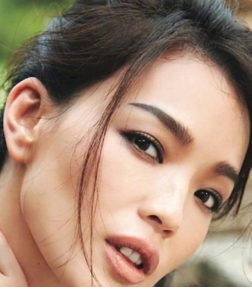 鹅蛋脸 方脸适合什么发型?想给方脸 “削骨”并不难,3步教大家选发型