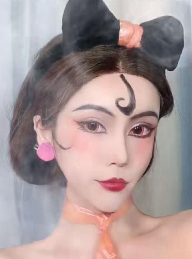 小姐姐仿妆动漫妲己,开始长得就挺美,看到最后还挺符合人设