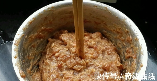 包子|调肉馅有窍门，多加“一水一油”，鲜嫩香味足，包饺子包子都好吃！