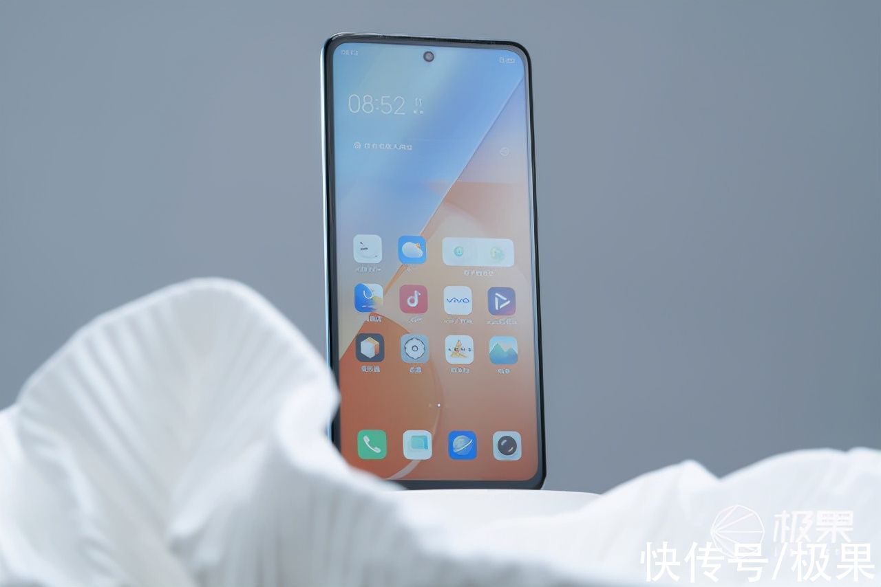 t1|vivo T1真机上手：骁龙778G+5000mAh大电池，1799售价很亲民