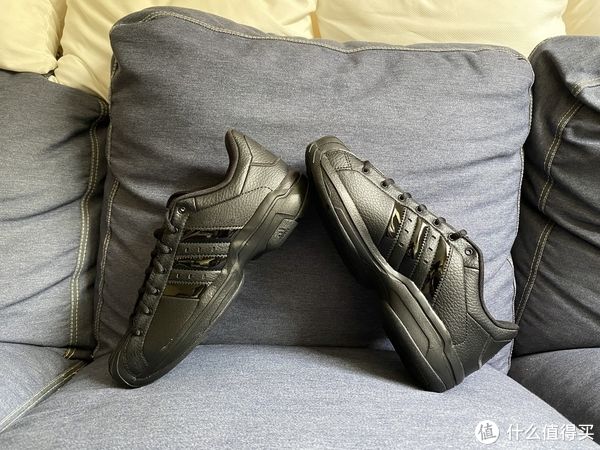 风一 酷黑的经典款adidas pro model 2g low