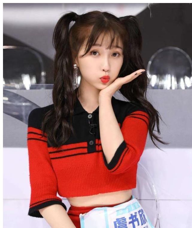 高跟鞋|虞书欣拒绝被扶上台,粉丝直呼可爱,谁注意到她在综艺里的表现?