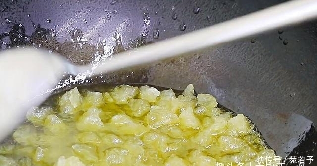 难怪|炒糖色,用油还是用水很多朋友没搞明白,难怪炒出来发苦不好吃