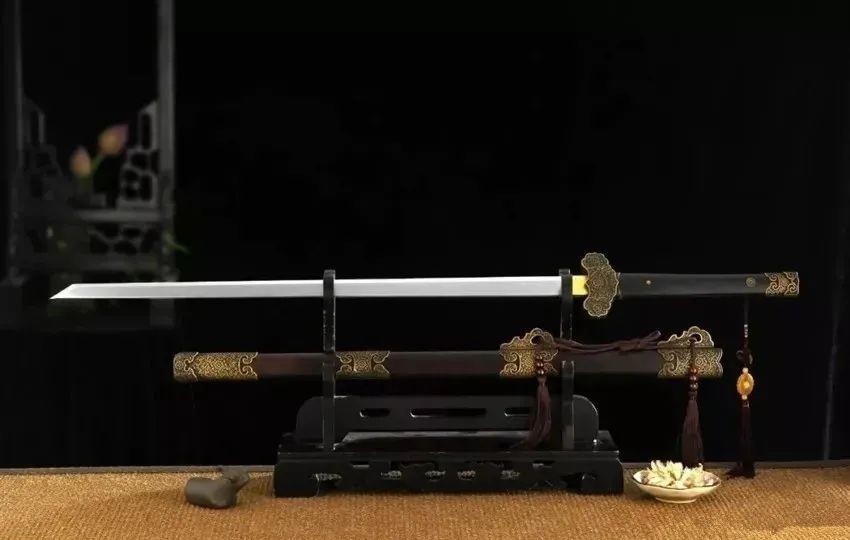 喜欢|古代战场上为何西北少数民族喜欢弯刀,而中原喜用直刀?