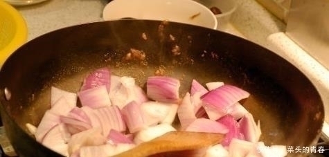 血管|洋葱和它一起炒,清洁血管防血栓,血管干净了,养肝又护肝