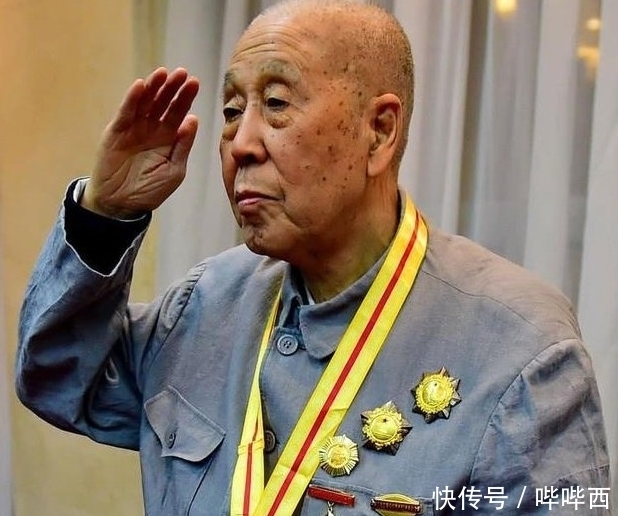 手术|1颗子弹让他少了3根肋骨，医生说他活不久，后成少将，活了百岁