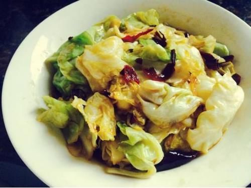 美食优选:炖猪肘,蚝油手撕包菜,黄金鸡块,水煮肉片的做法