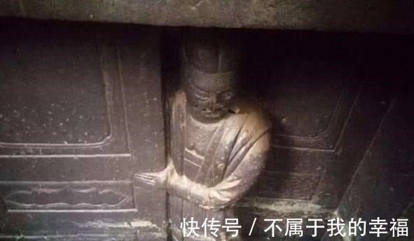 墓穴!一座古墓的棺椁上写着开者即死,考古人员冒险打开后却很高兴!